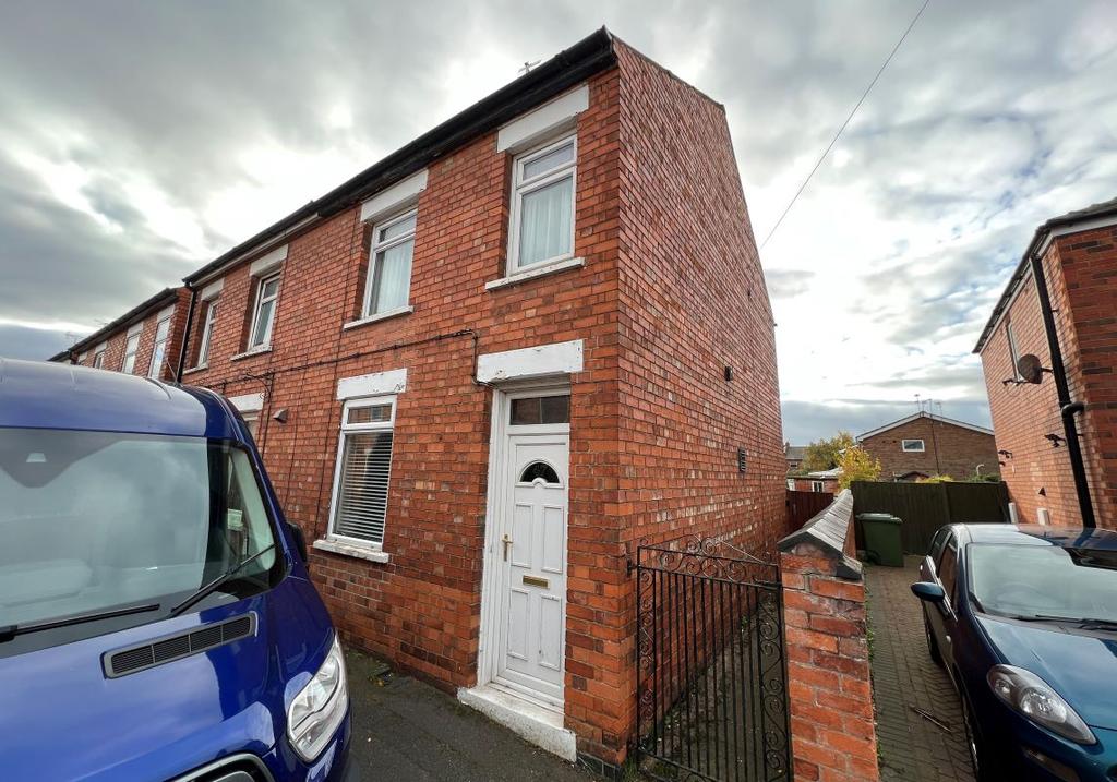 47 Milton Street, Balderton, Newark... 3 bed semidetached house £50,000