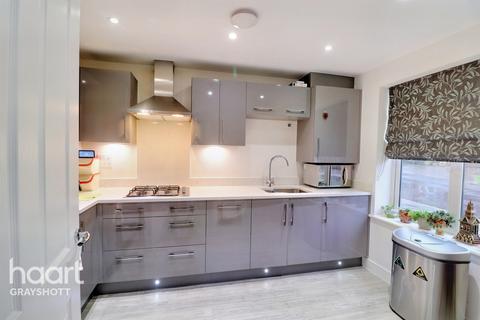 27 Brickwork Avenue, Liphook, GU30 7WP