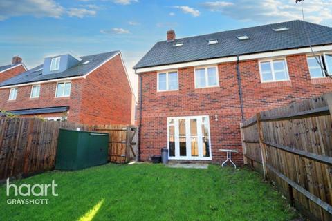 27 Brickwork Avenue, Liphook, GU30 7WP