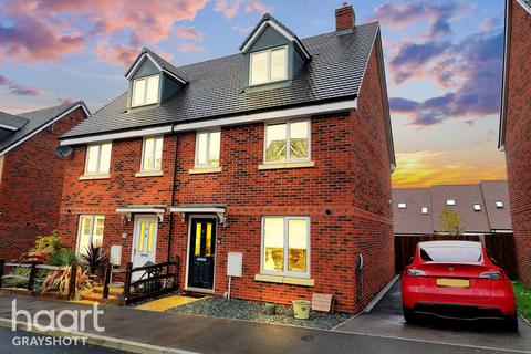 27 Brickwork Avenue, Liphook, GU30 7WP