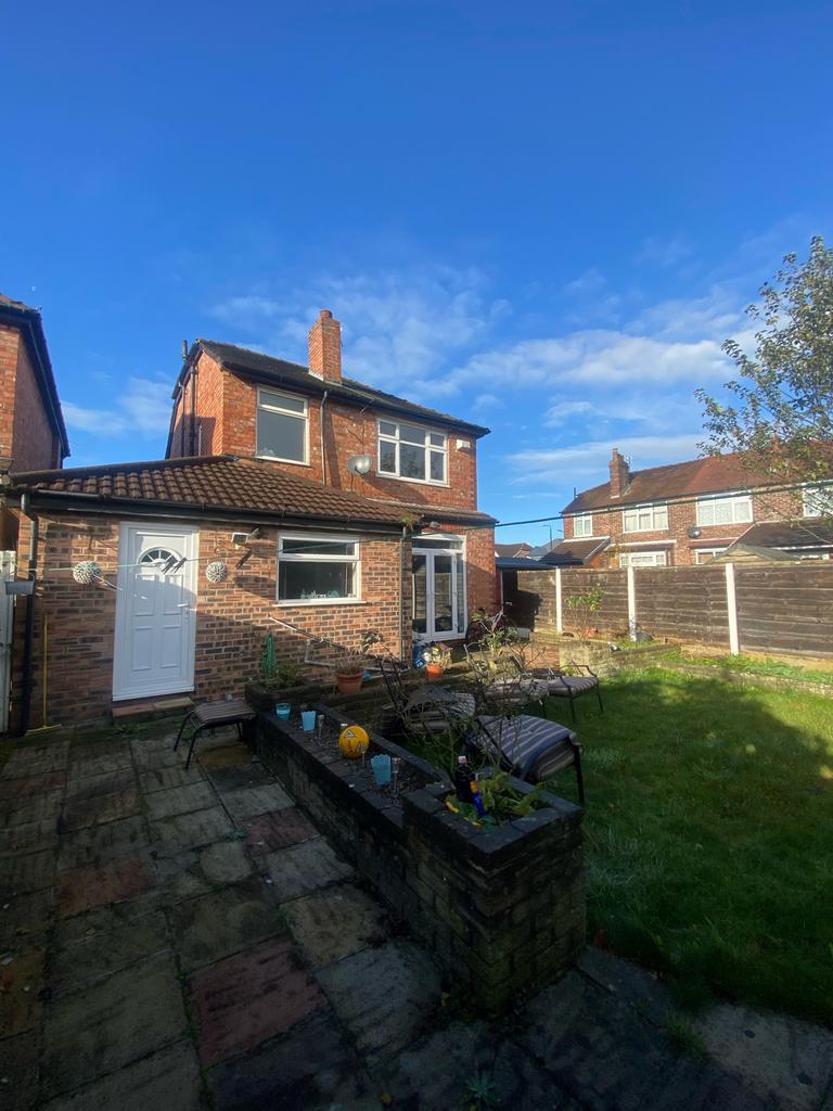 Debenham Road, Stretford, M32 9DQ 3 bed detached house £400,000