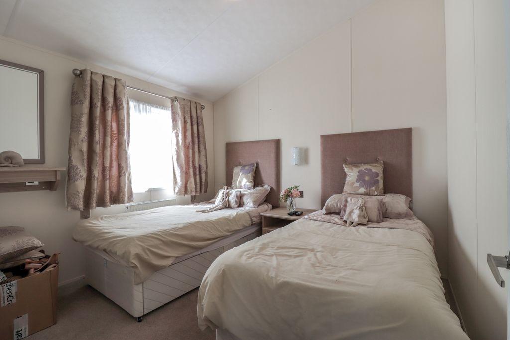 Bedroom 2 (Double)