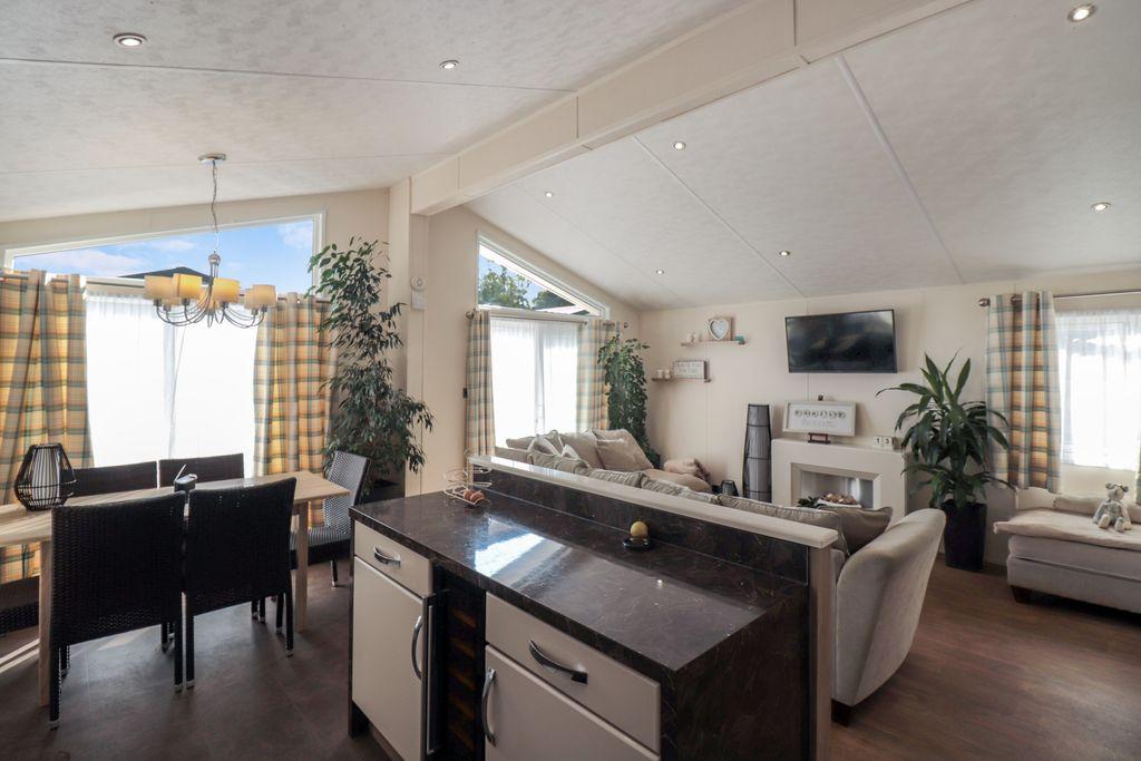 Lounge/Diner/Kitchen