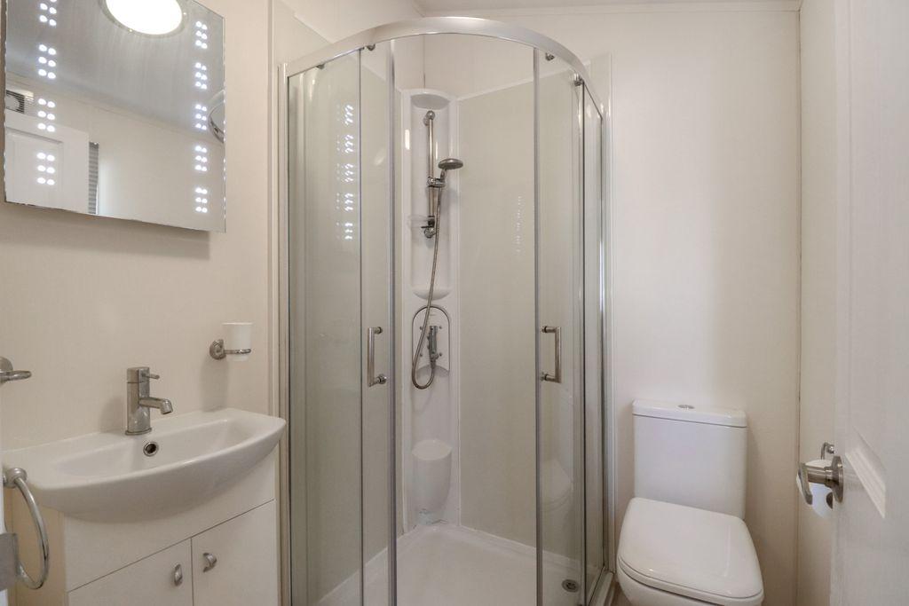 Ensuite to Bed 1