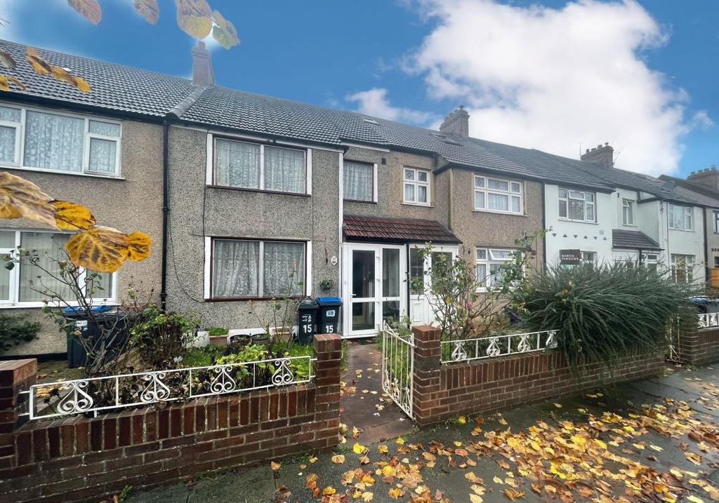 15 Middle Road, Streatham, London... 3 bed terraced house £40,000