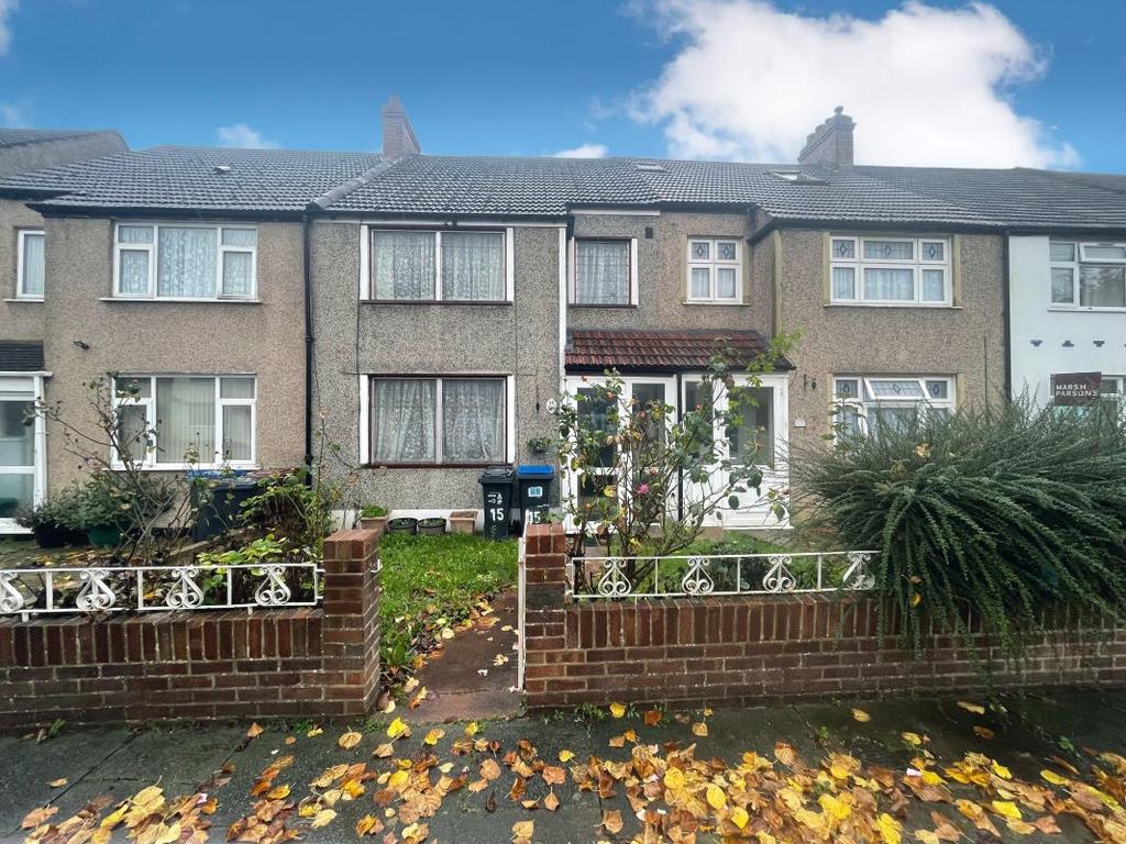 15 Middle Road, Streatham, London... 3 bed terraced house £40,000