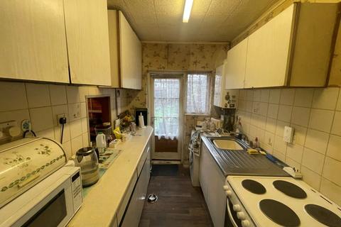 15 Middle Road, London, SW16 4HW