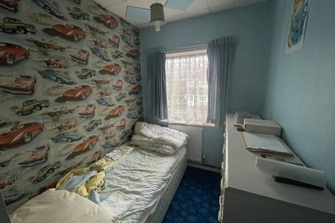 15 Middle Road, London, SW16 4HW