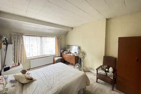15 Middle Road, London, SW16 4HW