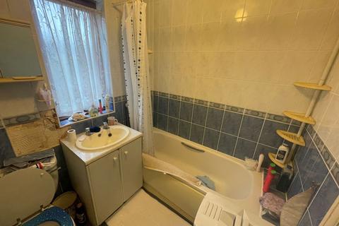 15 Middle Road, London, SW16 4HW