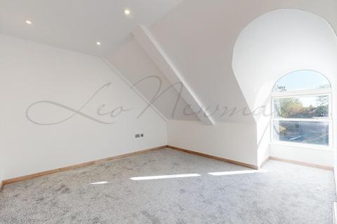 undefined, Harvest Lane, Thames Ditton, KT7