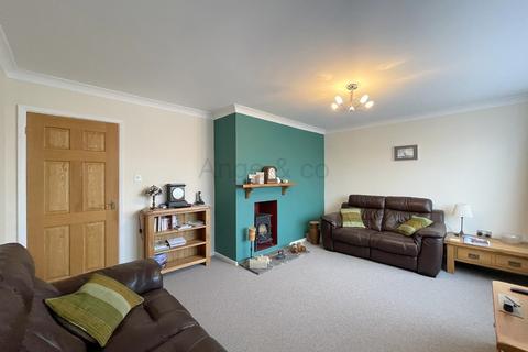 25 Clifford Drive, Lowestoft, NR33 9EX