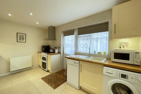 25 Clifford Drive, Lowestoft, NR33 9EX