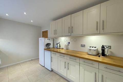 25 Clifford Drive, Lowestoft, NR33 9EX