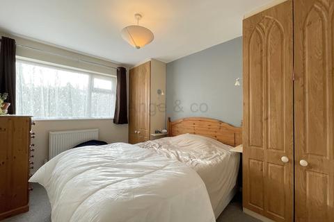 25 Clifford Drive, Lowestoft, NR33 9EX
