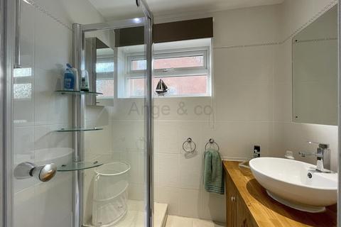 25 Clifford Drive, Lowestoft, NR33 9EX