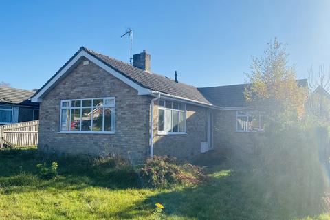 3 bedroom detached bungalow to rent, River Close, Wimborne