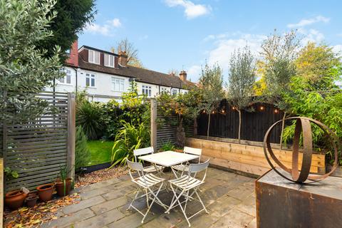 22 The Square, Carshalton, SM5 3BN