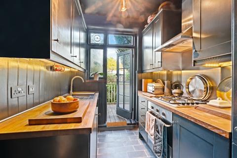 22 The Square, Carshalton, SM5 3BN