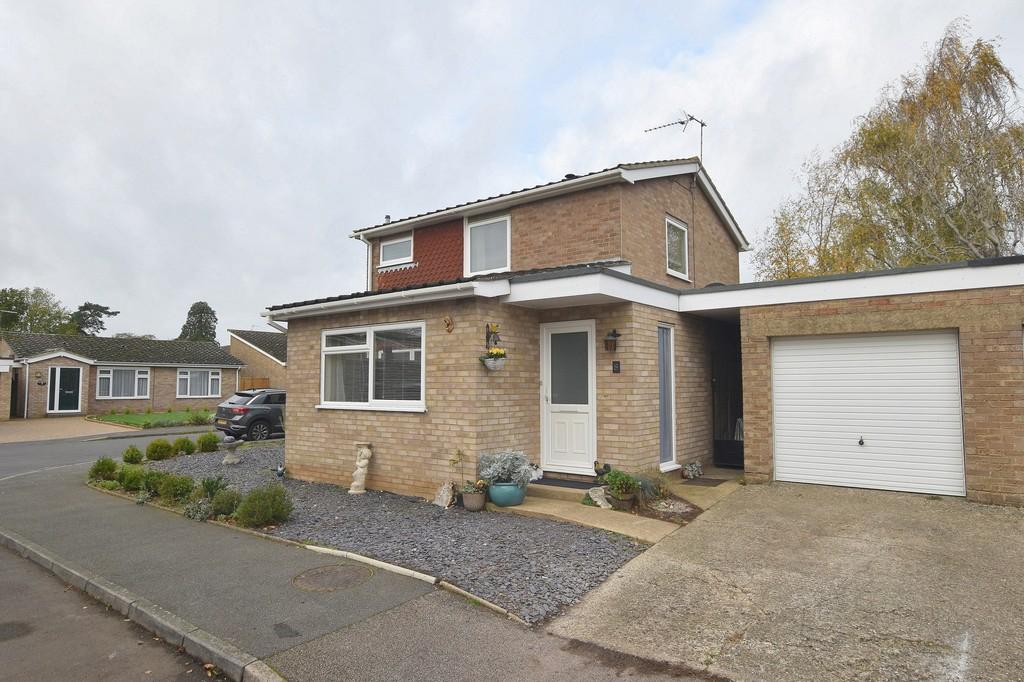 Birchwood Drive, Rushmere St. Andrew... 3 bed detached house £350,000