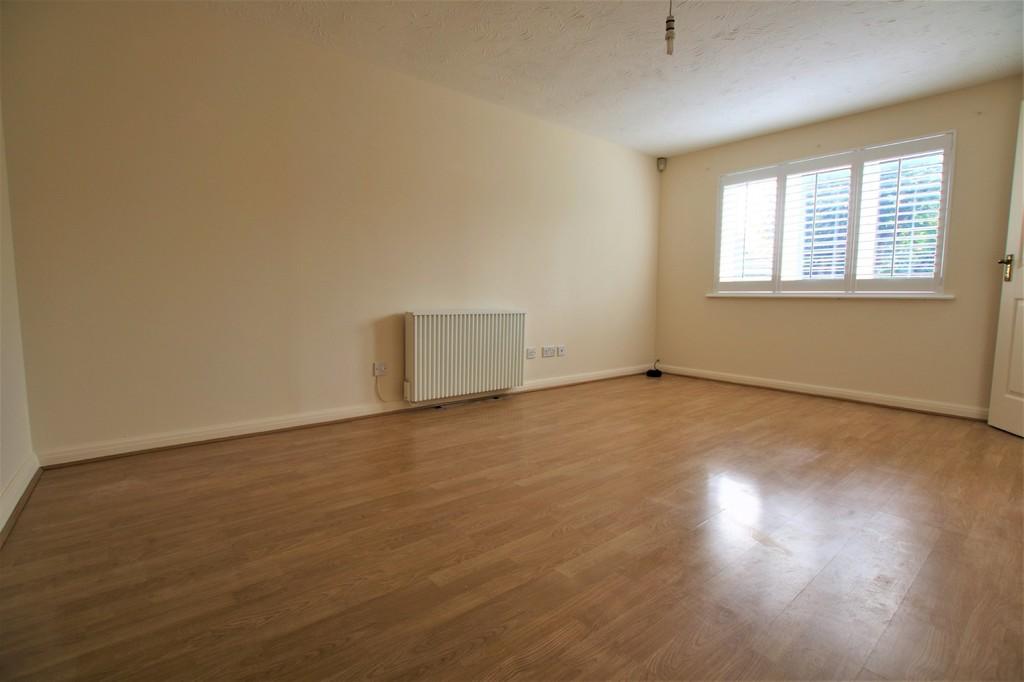 Colnbrook 2 bed apartment £240,000