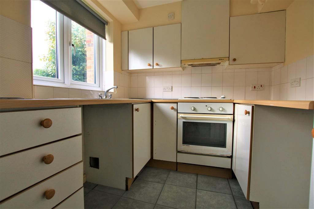 Colnbrook 2 bed apartment £240,000