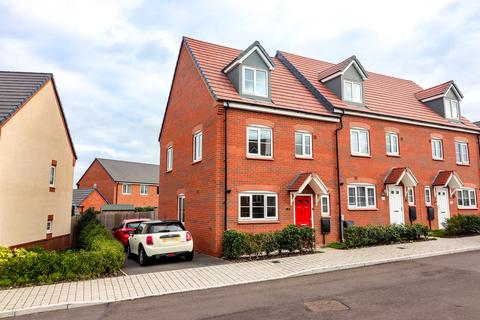 4 bedroom end of terrace house for sale, Lillingstone Avenue, Coton Green