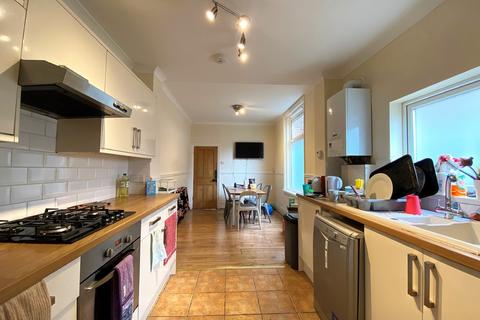 5 bedroom terraced house to rent, Harold Road, Southsea