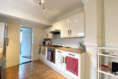 5 bedroom terraced house to rent, Harold Road, Southsea