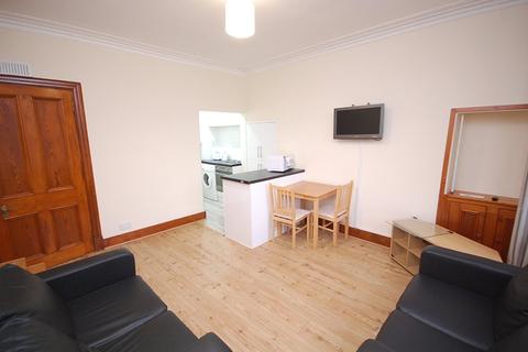 2 bedroom flat to rent - Victoria Road, Torry, Aberdeen, AB11