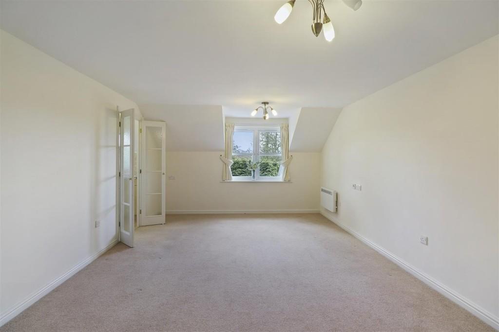 Tower Road, Liphook 2 bed apartment £1,100 pcm (£254 pw)