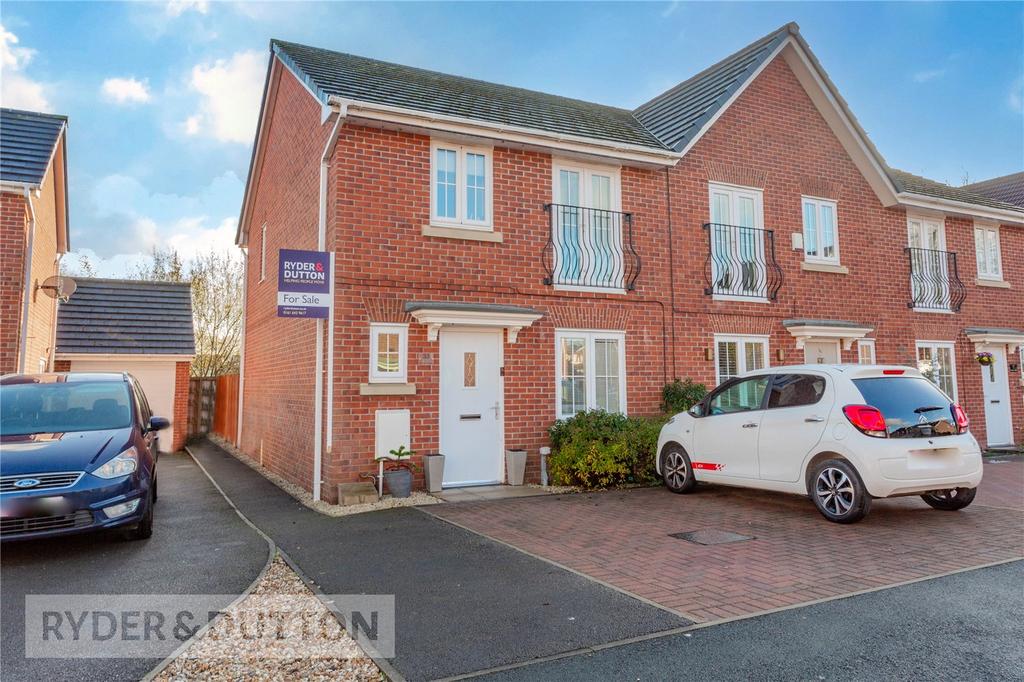 Leighton Avenue, Alkrington... 3 bed end of terrace house £250,000