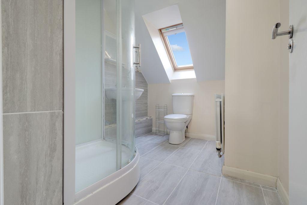 Ensuite to Bed 1