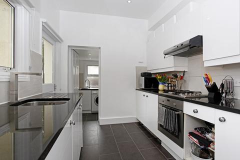 64 Wrexham Road, London, E3 2TJ