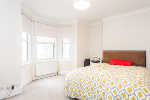 64 Wrexham Road, London, E3 2TJ