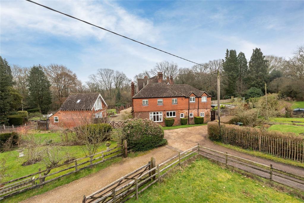 Horsham Road, Mid Holmwood, Dorking, Surrey, RH5 4 bed detached house