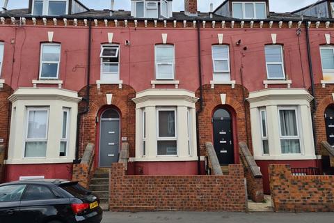 2 bedroom ground floor flat to rent, Alexandra Road, Leeds