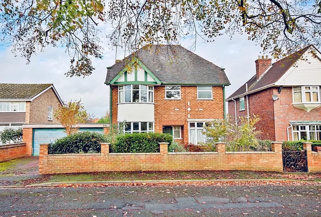 Ogilvy Square, Northwick, Worcester, WR3 3 bed character property £425,000