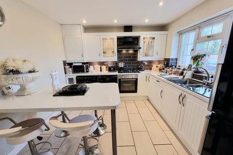 3 bedroom semi-detached house for sale - The Grove, Silsoe, Bedfordshire, MK45