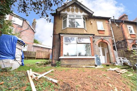 6 bedroom detached house for sale - London Road, Luton