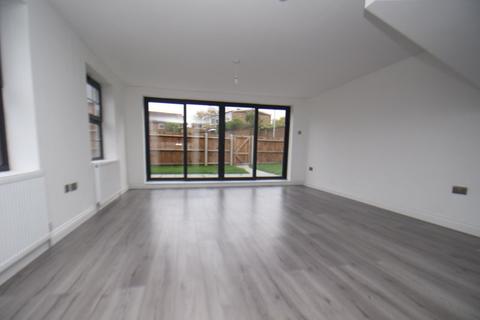 4 bedroom semi-detached house to rent - Farnham Road, Slough, SL2