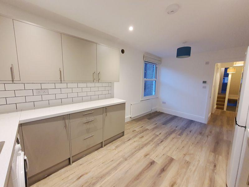 3bedroom apartment set over 2 floors to let in Walworth. 3 bed