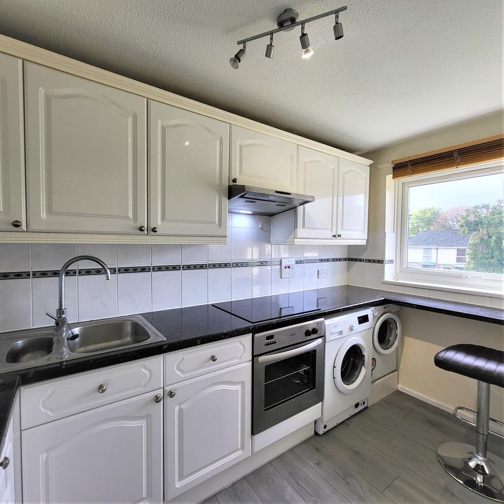 Chepstow Rise, Croydon, CR0 1 bed flat £1,200 pcm (£277 pw)