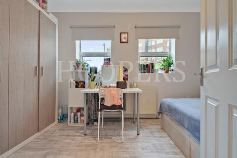 4 bedroom end of terrace house for sale - Oaklands Road, London, NW2