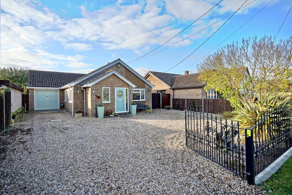 Graveley Road, Offord D'arcy, Huntingdon, PE19 3 bed detached bungalow