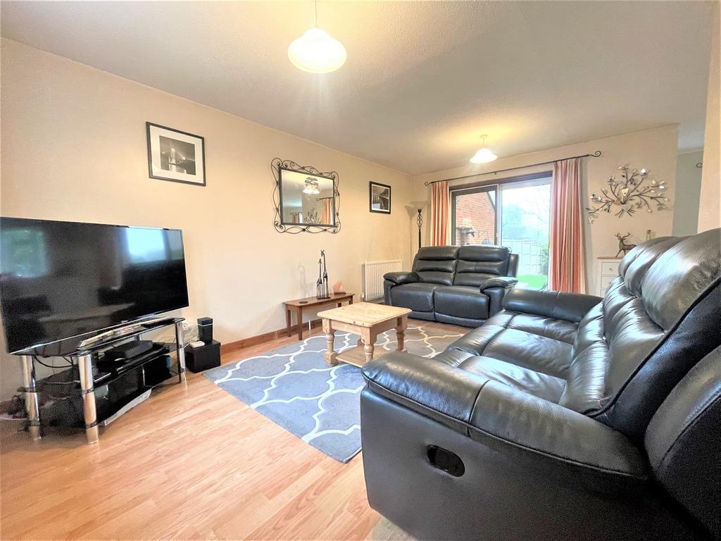 Carnation Drive, Saffron Walden, CB10 3 bed detached house £460,000