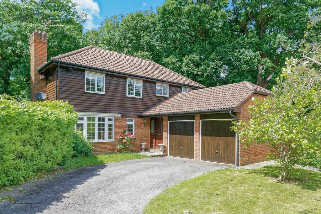 Burleigh Park, Cobham 4 bed detached house £3,995 pcm (£922 pw)