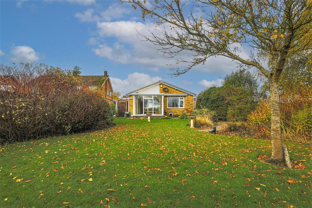 Gorse Lane, Oadby, Leicester, LE2 3 bed detached bungalow £395,000