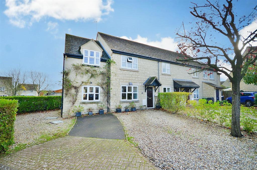 John Tame Close, Fairford 4 bed end of terrace house £470,000