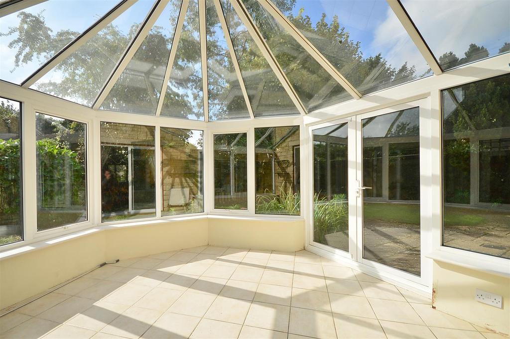 Swansfield, Lechlade 4 bed detached house £565,000